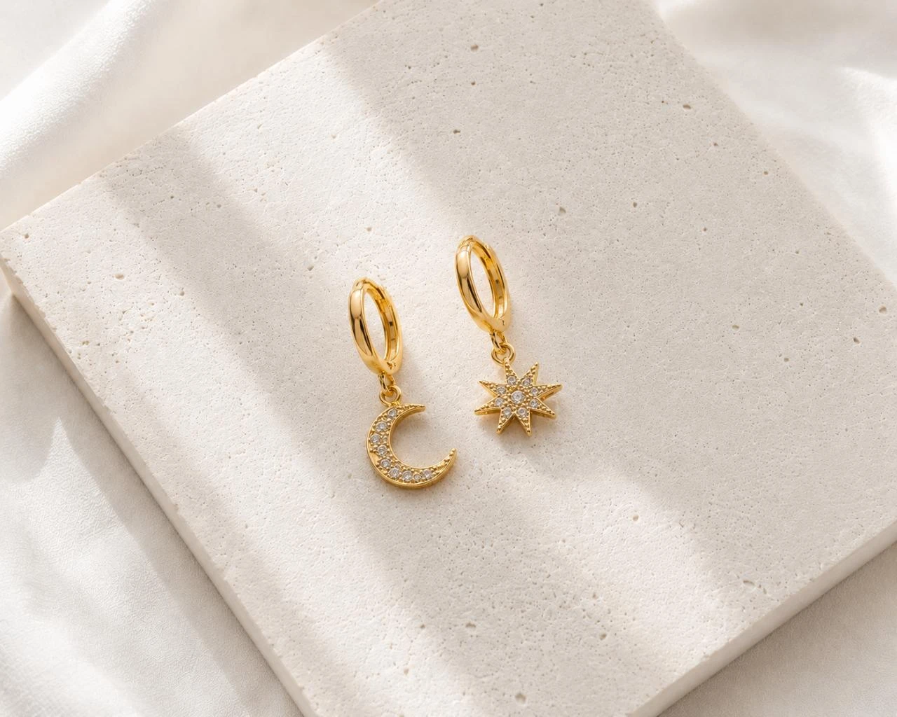 Boucles d’oreilles lune & étoile dorées – Tendance